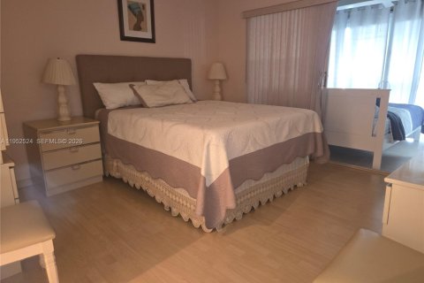 Снять в аренду кондоминиум в Халландейл-Бич, Флорида 1 спальня, 71.53м2, № 2009234 - фото 16