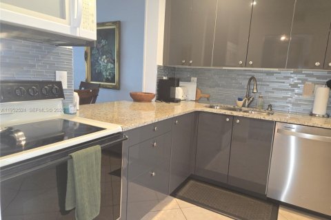 Снять в аренду кондоминиум в Халландейл-Бич, Флорида 1 спальня, 71.53м2, № 2009234 - фото 11