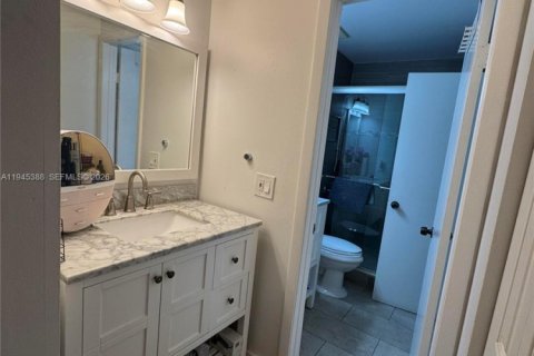 Townhouse in Miami, Florida 2 bedrooms, 84.45 sq.m. № 2001816 - photo 9