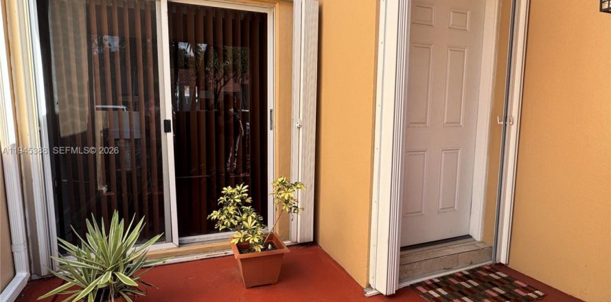 Townhouse in Miami, Florida 2 bedrooms, 84.45 sq.m. № 2001816