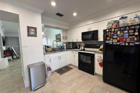 Townhouse in Miami, Florida 2 bedrooms, 84.45 sq.m. № 2001816 - photo 4