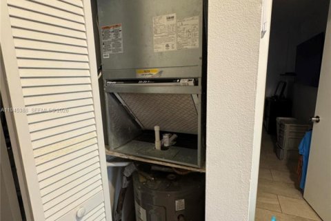 Townhouse in Miami, Florida 2 bedrooms, 84.45 sq.m. № 2001816 - photo 12