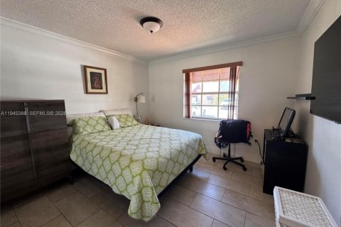 Townhouse in Miami, Florida 2 bedrooms, 84.45 sq.m. № 2001816 - photo 13