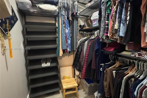 Townhouse in Miami, Florida 2 bedrooms, 84.45 sq.m. № 2001816 - photo 15