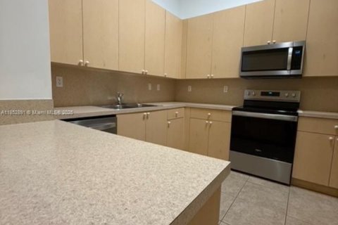 Townhouse in Homestead, Florida 2 bedrooms, 98.2 sq.m. № 1872274 - photo 9