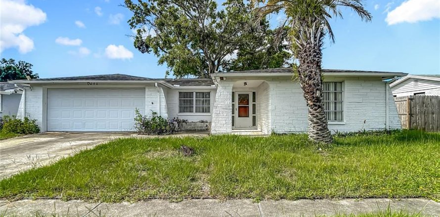 House in New Port Richey, Florida 2 bedrooms, 125.33 sq.m. № 1829397