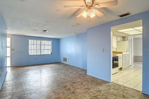 House in New Port Richey, Florida 2 bedrooms, 125.33 sq.m. № 1829397 - photo 6