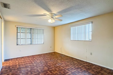 House in New Port Richey, Florida 2 bedrooms, 125.33 sq.m. № 1829397 - photo 24
