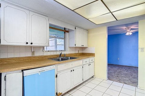 House in New Port Richey, Florida 2 bedrooms, 125.33 sq.m. № 1829397 - photo 17