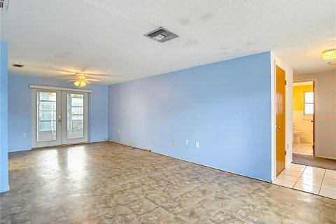 House in New Port Richey, Florida 2 bedrooms, 125.33 sq.m. № 1829397 - photo 4