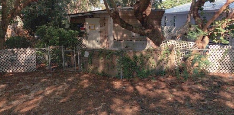 Land in Key Largo, Florida № 2041275