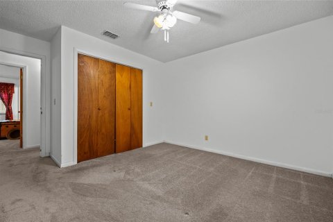House in Fort White, Florida 3 bedrooms, 214.42 sq.m. № 1908815 - photo 21