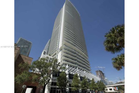 Copropriété à louer à Miami, Floride: 2 chambres, 111.67 m2 № 1883795 - photo 1