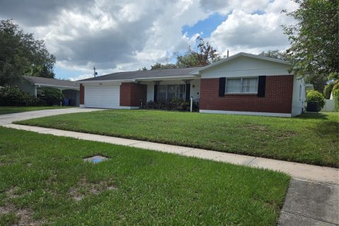 House in Tampa, Florida 3 bedrooms, 153.38 sq.m. № 2339031