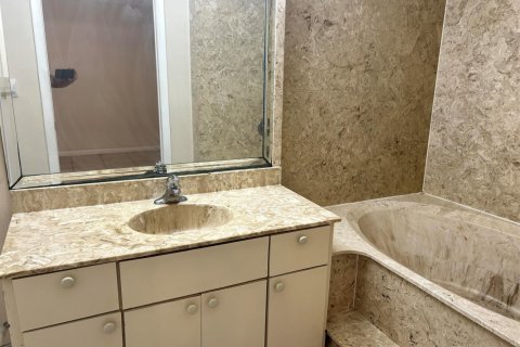 Condo in Boynton Beach, Florida, 2 bedrooms № 2081703 - photo 13