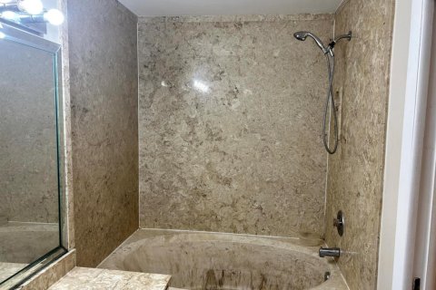 Condo in Boynton Beach, Florida, 2 bedrooms № 2081703 - photo 12