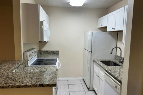 Condo in Boynton Beach, Florida, 2 bedrooms № 2081703 - photo 9
