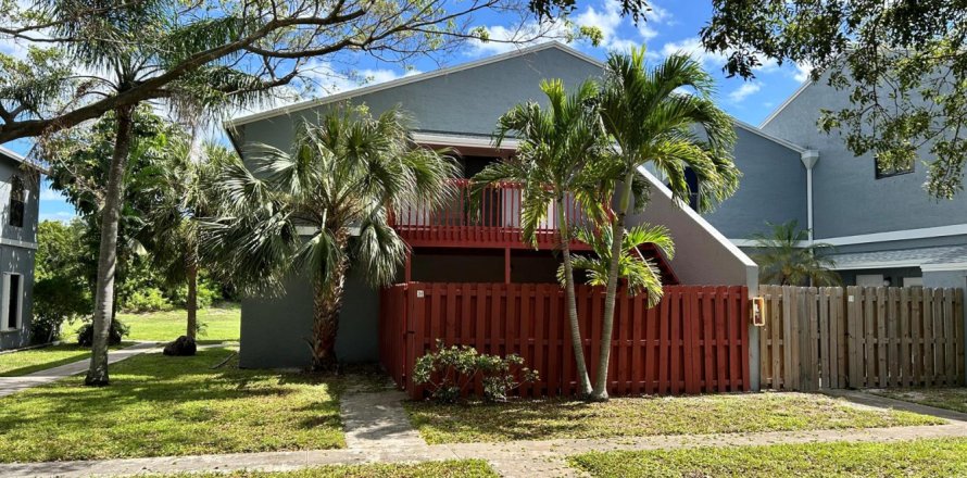 Condo in Boynton Beach, Florida, 2 bedrooms № 2081703