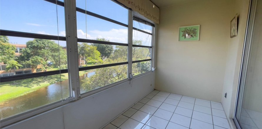 Condominio en Lauderdale Lakes, Florida, 2 dormitorios  № 1075764