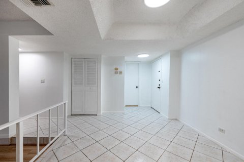 Condo in Lauderhill, Florida, 1 bedroom  № 2192434 - photo 10