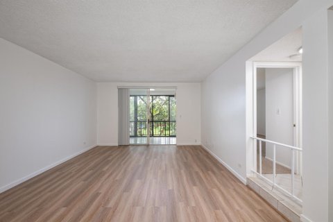 Condo in Lauderhill, Florida, 1 bedroom  № 2192434 - photo 15