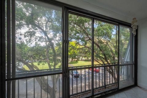 Condo in Lauderhill, Florida, 1 bedroom  № 2192434 - photo 18