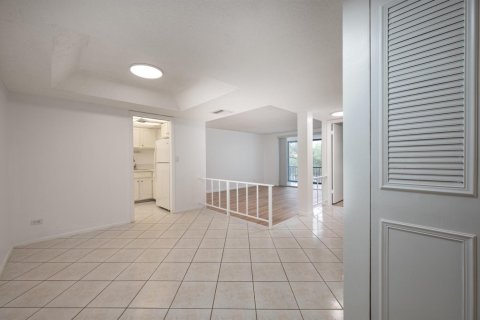 Condo in Lauderhill, Florida, 1 bedroom  № 2192434 - photo 8