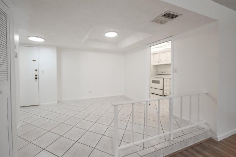 Condo in Lauderhill, Florida, 1 bedroom  № 2192434 - photo 11