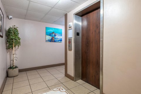Condo in Lauderhill, Florida, 1 bedroom  № 2192434 - photo 6