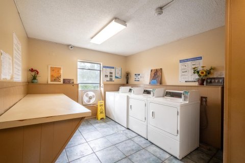 Condo in Lauderhill, Florida, 1 bedroom  № 2192434 - photo 24