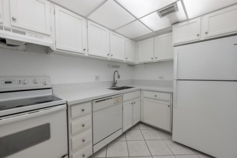 Condo in Lauderhill, Florida, 1 bedroom  № 2192434 - photo 13
