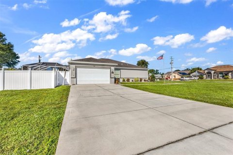 Villa ou maison à vendre à Port Charlotte, Floride: 3 chambres, 201.69 m2 № 2420462 - photo 4