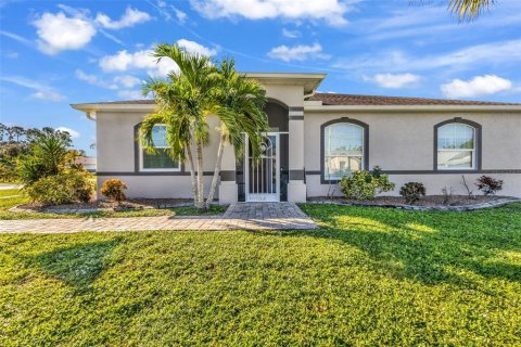 Villa ou maison à Port Charlotte, Floride 3 chambres, 201.69 m2 № 2420462