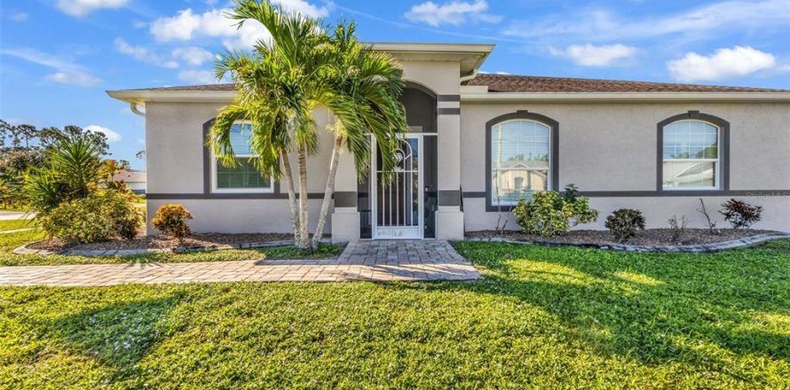 Villa ou maison à Port Charlotte, Floride 3 chambres, 201.69 m2 № 2420462