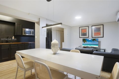 Casa en alquiler en Fort Lauderdale, Florida, 1 dormitorio, 65.03 m2 № 1995122 - foto 2