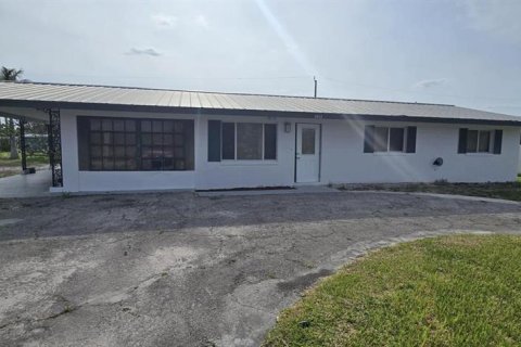 House in Punta Gorda, Florida 3 bedrooms, 129.13 sq.m. № 1688098 - photo 15