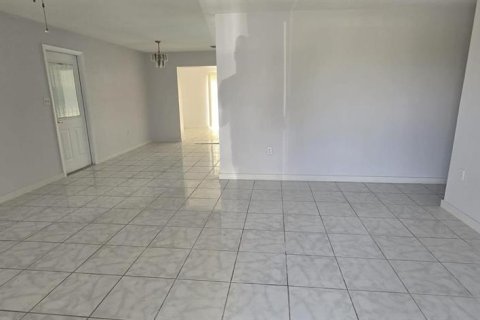 House in Punta Gorda, Florida 3 bedrooms, 129.13 sq.m. № 1688098 - photo 8