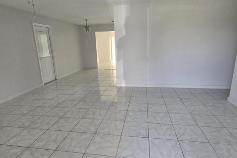 House in Punta Gorda, Florida 3 bedrooms, 129.13 sq.m. № 1688098 - photo 3