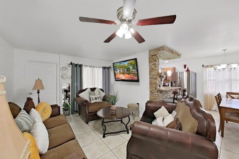 Casa en venta en Tampa, Florida, 3 dormitorios, 111.76 m2 № 2213344 - foto 10