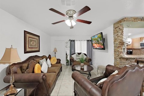 Casa en venta en Tampa, Florida, 3 dormitorios, 111.76 m2 № 2213344 - foto 11