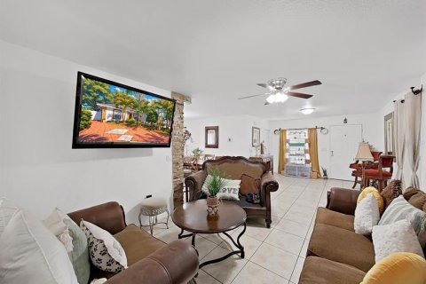 Casa en venta en Tampa, Florida, 3 dormitorios, 111.76 m2 № 2213344 - foto 9