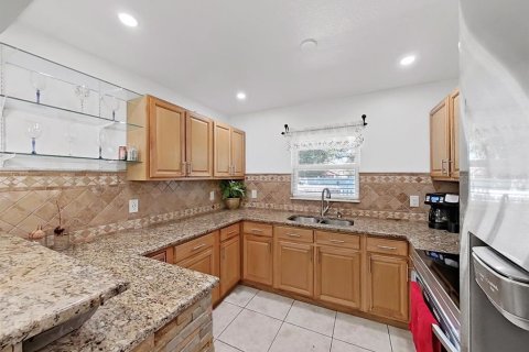 Casa en venta en Tampa, Florida, 3 dormitorios, 111.76 m2 № 2213344 - foto 13