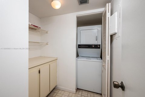 Copropriété à vendre à Hollywood, Floride: 2 chambres, 154.22 m2 № 1964457 - photo 19