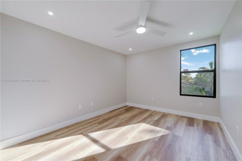 Купить виллу или дом в Майами, Флорида 3 спальни, 160.44м2, № 1953051 - фото 12