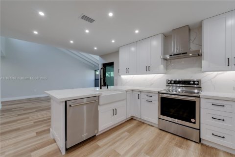 Купить виллу или дом в Майами, Флорида 3 спальни, 160.44м2, № 1953051 - фото 3