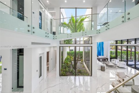 Casa en alquiler en North Miami Beach, Florida, 6 dormitorios, 453.46 m2 № 2031724 - foto 15