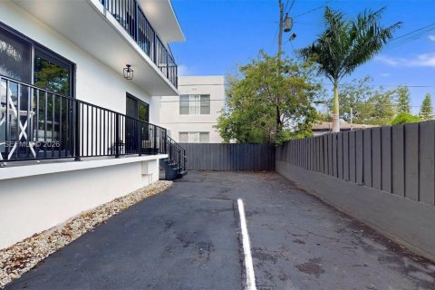 Propiedad comercial en venta en Miami, Florida, 314.01 m2 № 2020095 - foto 16