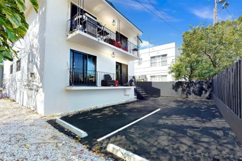 Propiedad comercial en venta en Miami, Florida, 314.01 m2 № 2020095 - foto 17