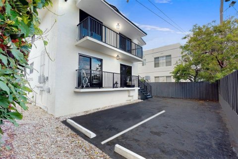 Propiedad comercial en venta en Miami, Florida, 314.01 m2 № 2020095 - foto 15