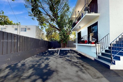 Propiedad comercial en venta en Miami, Florida, 314.01 m2 № 2020095 - foto 12